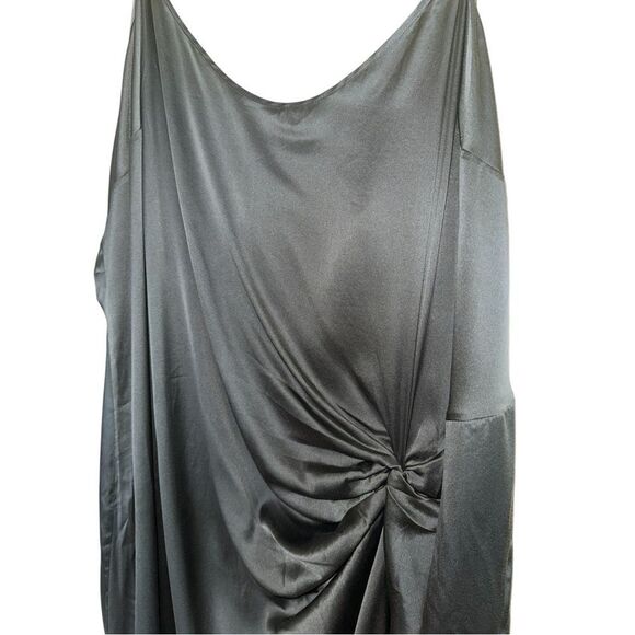 SKIMS NWT High Slit Stretch Silk Slip in Gunmetal Size 4X - Picture 3 of 8